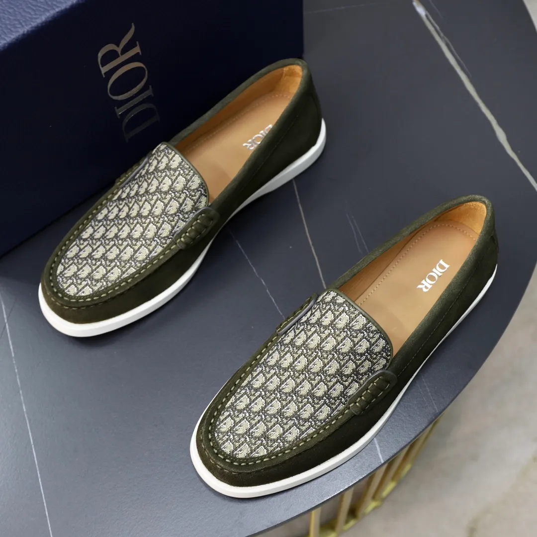 Ex-factory price: 540🙅‍♂️🙅‍♂️🙅‍♂️ Brand: Dior DIOR Standard code: Men's code 38/44 (45 can be customized) Grade: Same as the official website Material: Original cowhide stitching, cowhide lining, original TPU wear-resistant soft outsole Style categories: Leisure and sports version, footwear for driving, young fashion, European and American trends, British style Color: actual picture color
